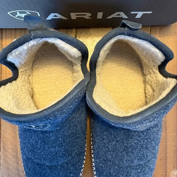 Ariat blue slippers bootie slipper small 6.5-7 new with box! - Picture 6 of 7